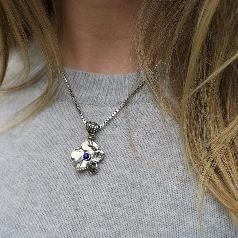 PND Lapis Stone Flower Pendant