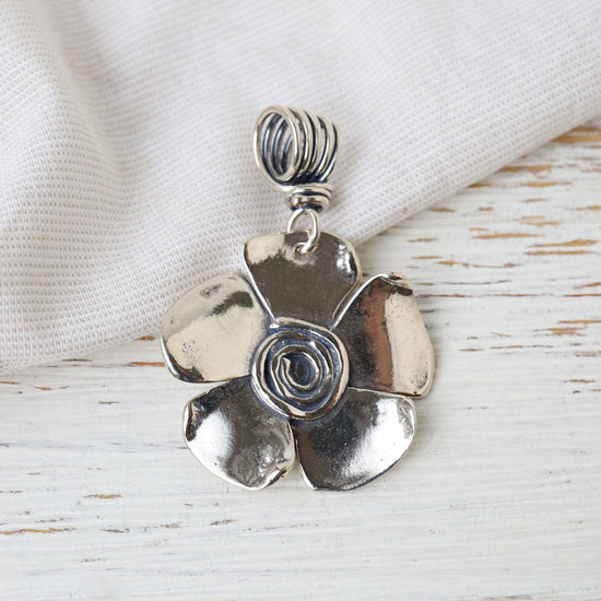 Load image into Gallery viewer, PND Spiral Flower Pendant
