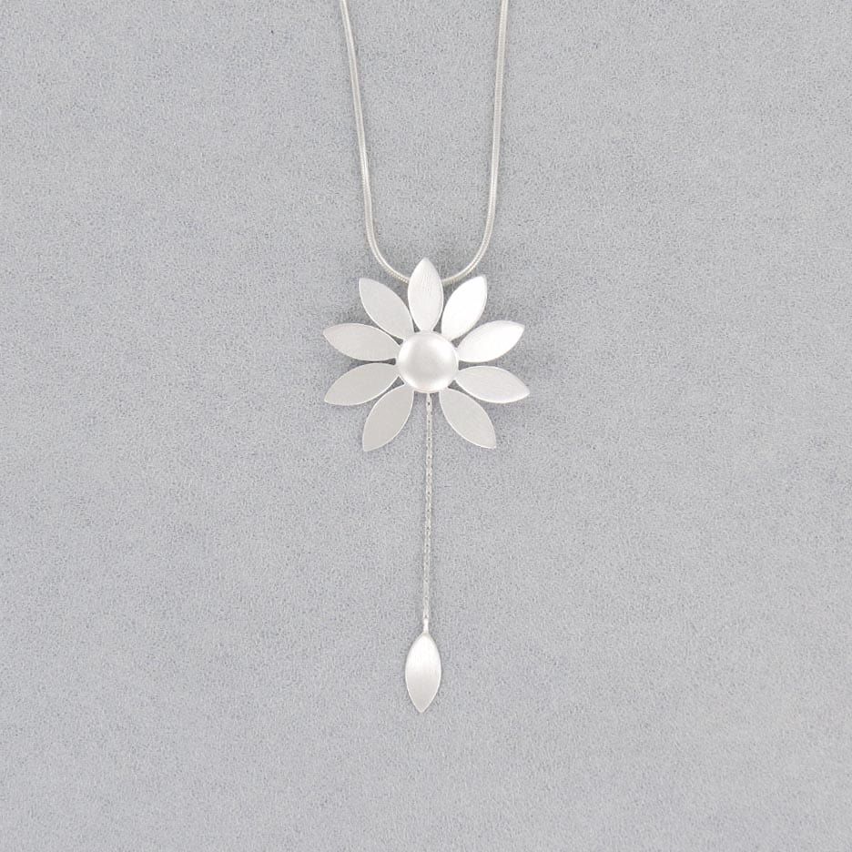 
                      
                        PND Sterling Silver Sunflower Pendant
                      
                    