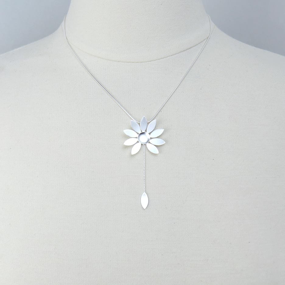 
                      
                        PND Sterling Silver Sunflower Pendant
                      
                    