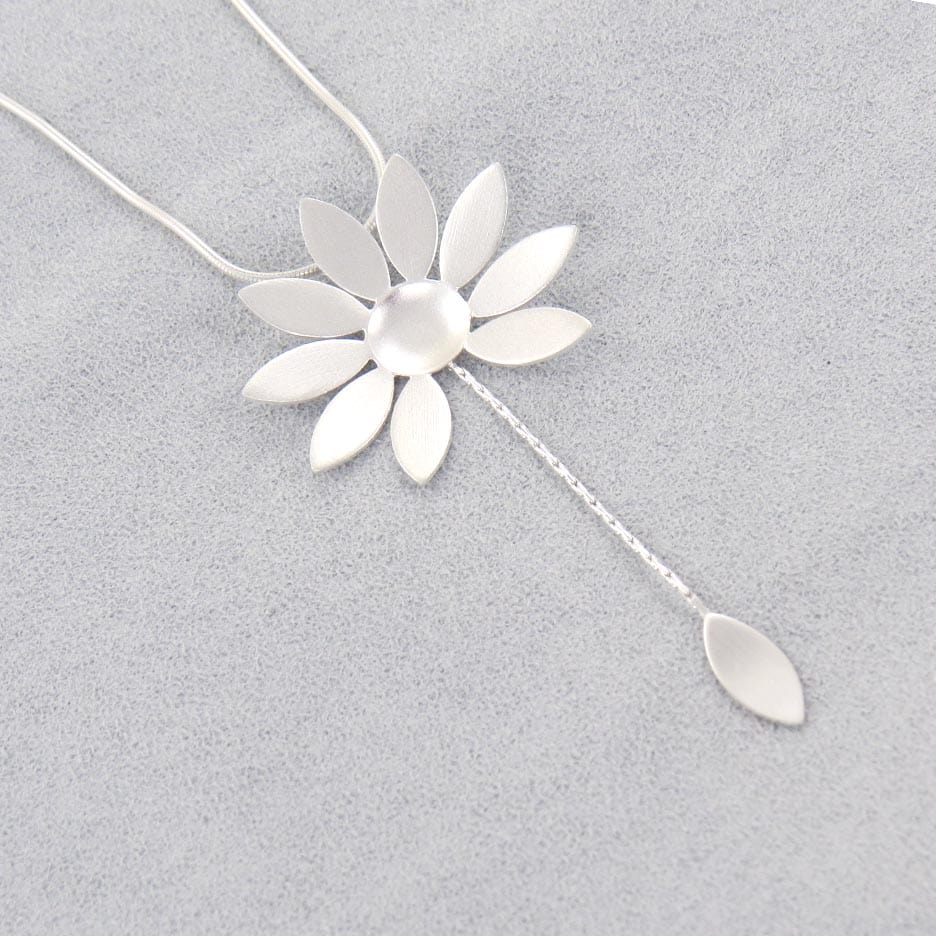 
                      
                        PND Sterling Silver Sunflower Pendant
                      
                    