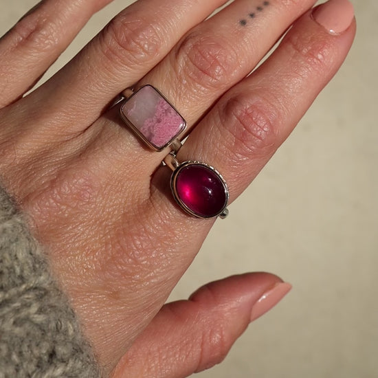 Load and play video in Gallery viewer, Jamie Joseph Small Oval Smooth African Ruby Ring
