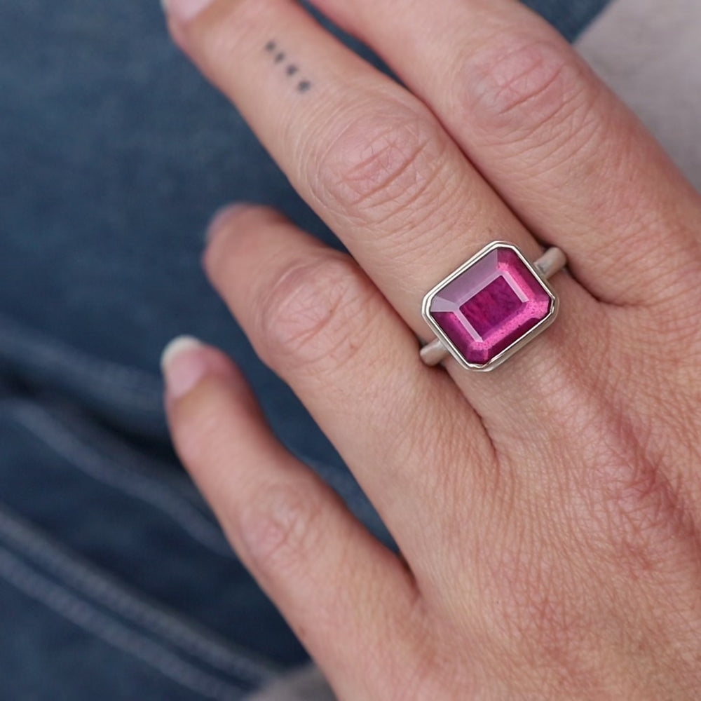 
                      
                        Load and play video in Gallery viewer, Jamie Joseph Rectangular Table Up African Ruby Ring
                      
                    