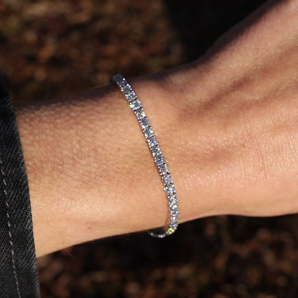 
                  
                    Load and play video in Gallery viewer, 3mm Moissanite Tennis Bracelet
                  
                