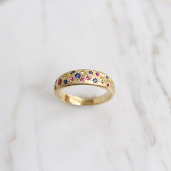 Load image into Gallery viewer, RING-18K Tapered Multi Sapphire Band
