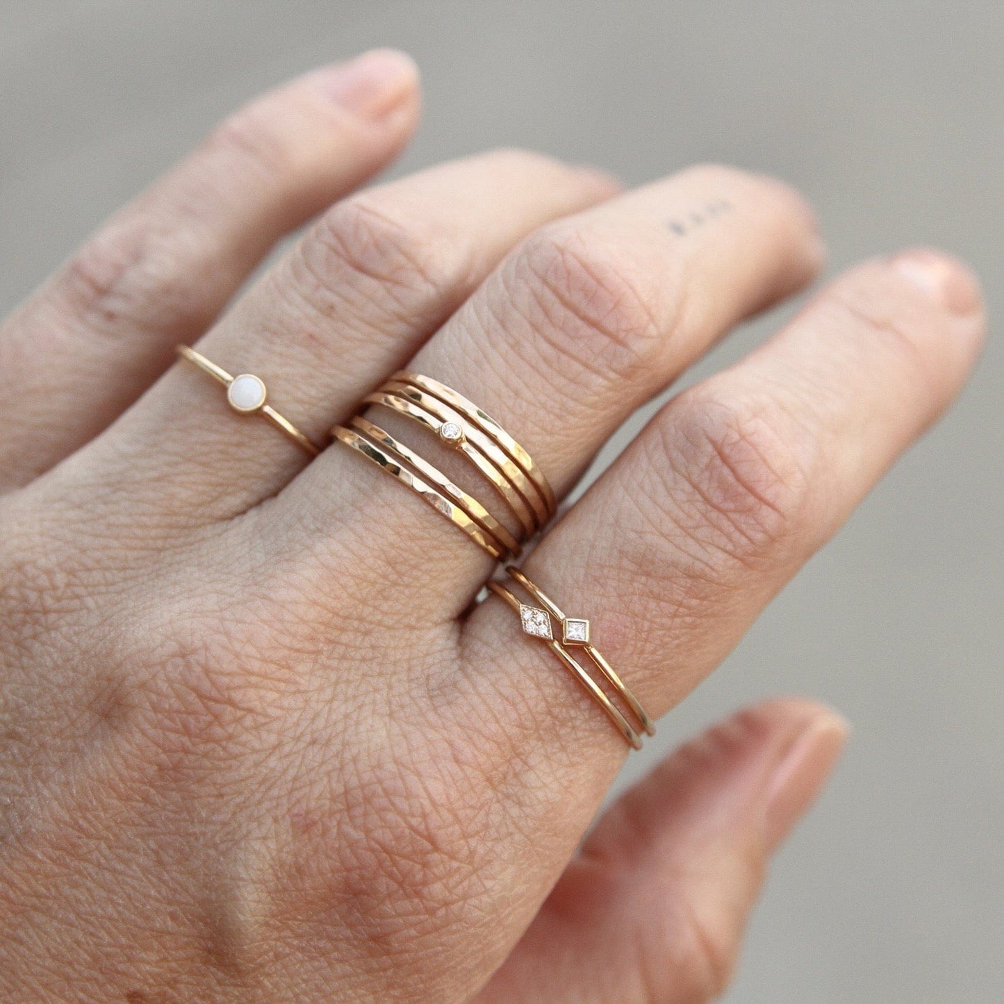 Varied minimalist rings Set of 5 | Simons | Shop Women's Rings Online |  Simons