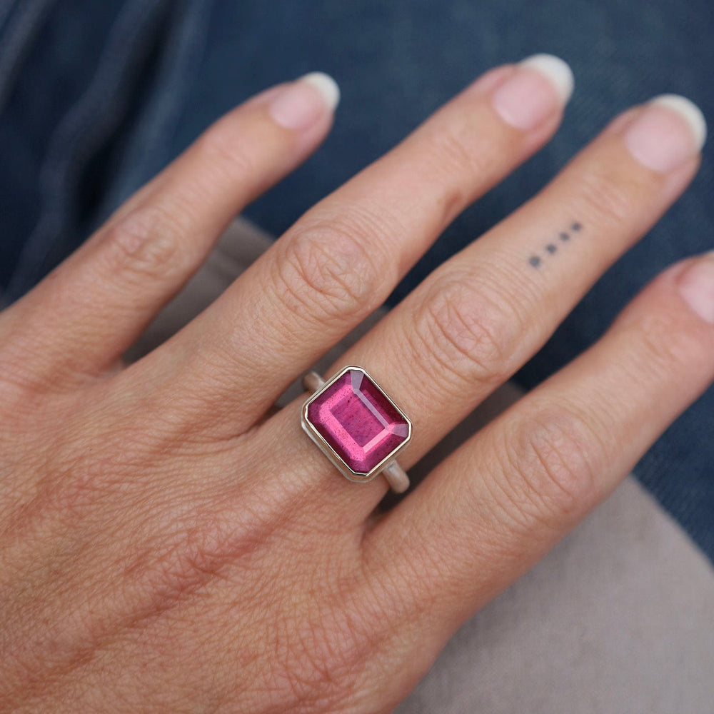 
                      
                        RNG-14K Jamie Joseph Rectangular Table Up African Ruby Ring
                      
                    