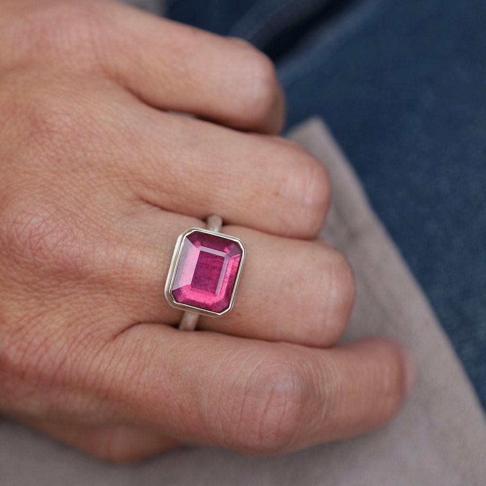 
                      
                        RNG-14K Jamie Joseph Rectangular Table Up African Ruby Ring
                      
                    