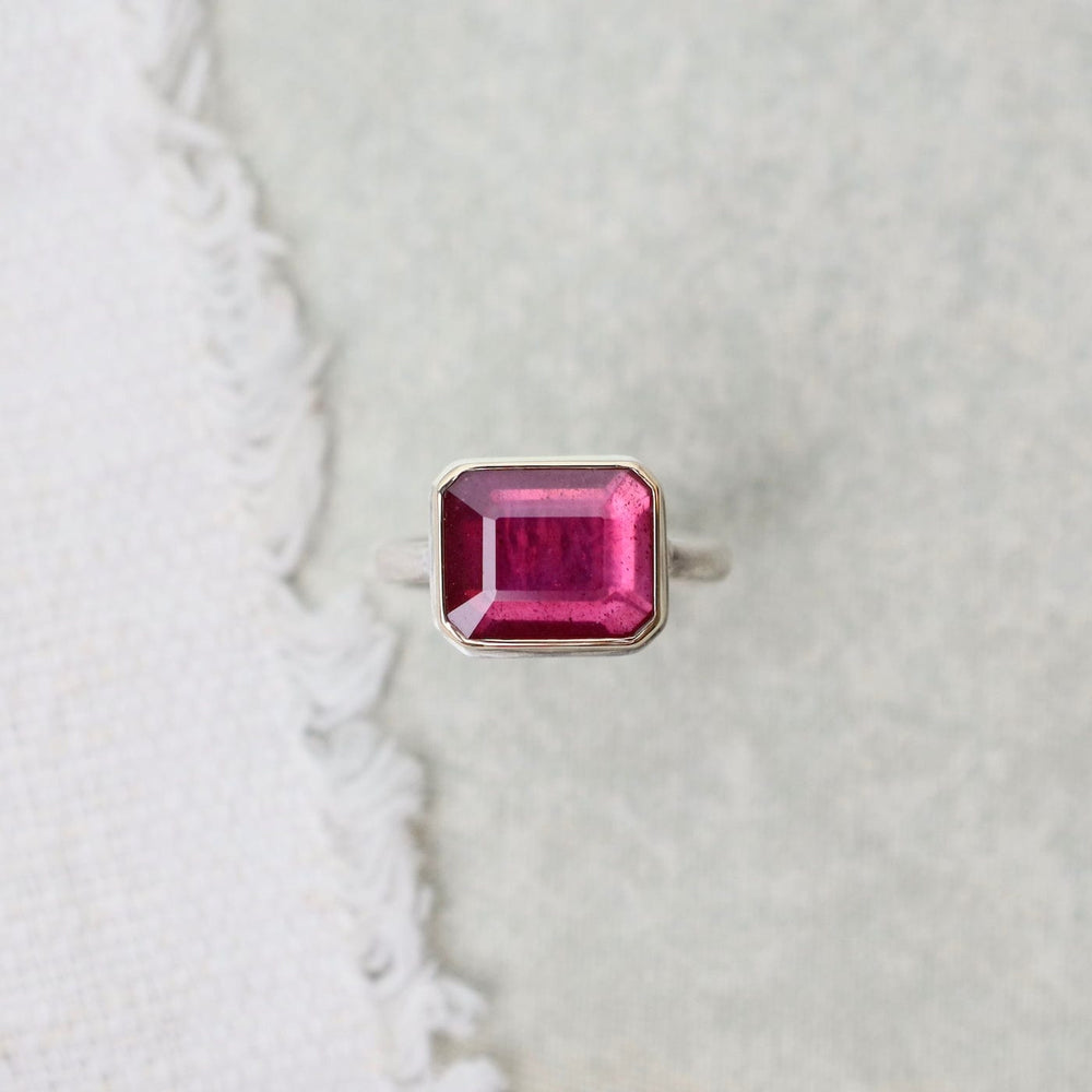 
                      
                        RNG-14K Jamie Joseph Rectangular Table Up African Ruby Ring
                      
                    