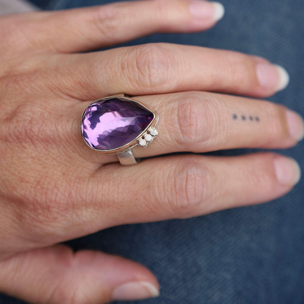 
                  
                    RNG-14K Jamie Joseph Vertical Inverted Teardrop Amethyst & Triple Satellite Diamond Ring
                  
                