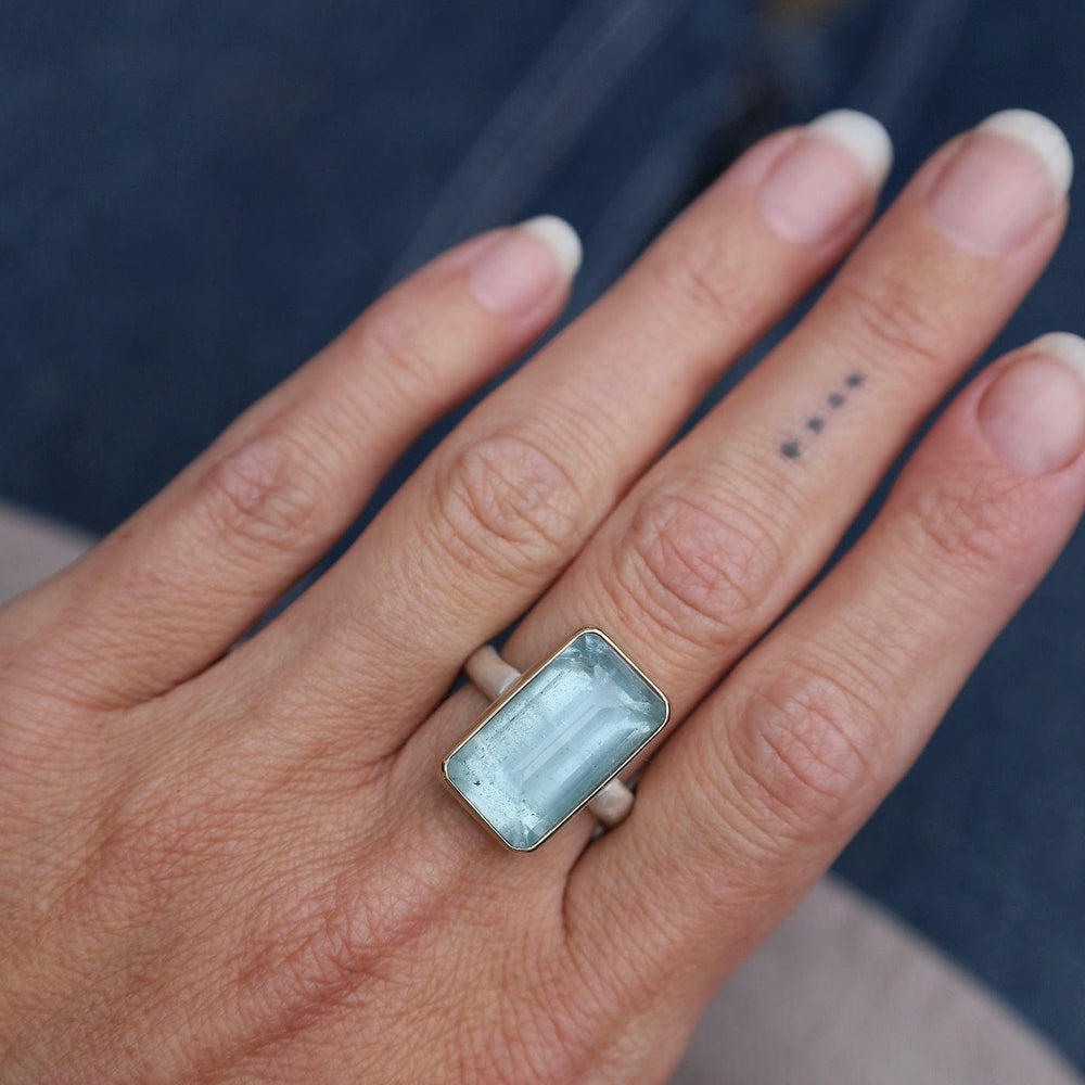 RNG-14K Jamie Joseph Vertical Rectangular Inverted Aquamarine Ring