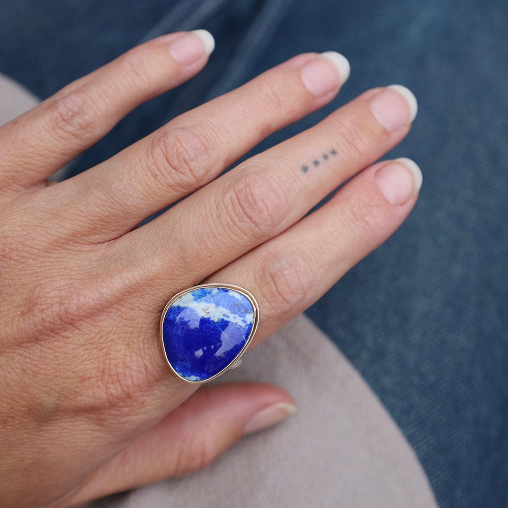 
                      
                        RNG-14K Jamie Joseph Vertical Smooth Lapis Ring
                      
                    