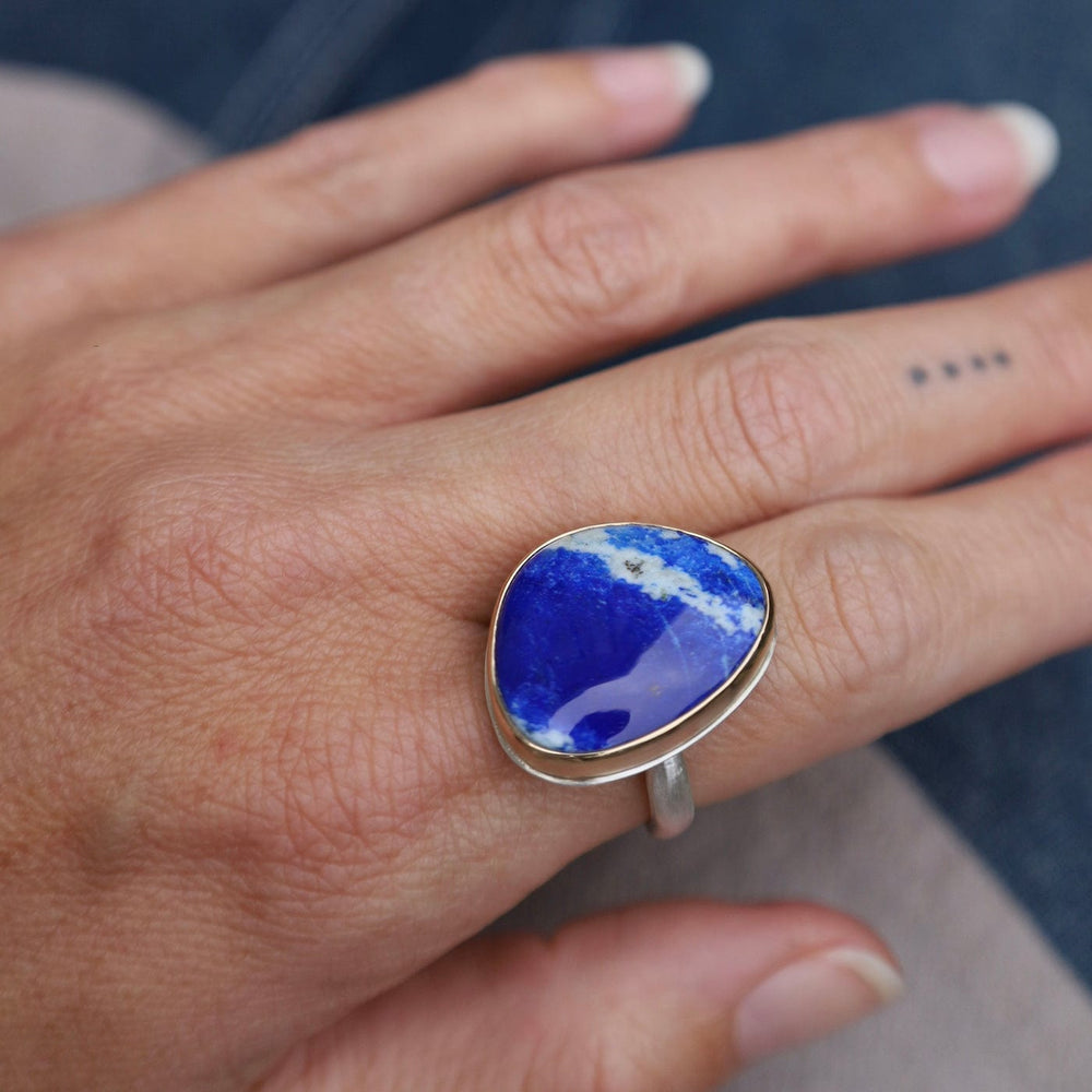 
                      
                        RNG-14K Jamie Joseph Vertical Smooth Lapis Ring
                      
                    