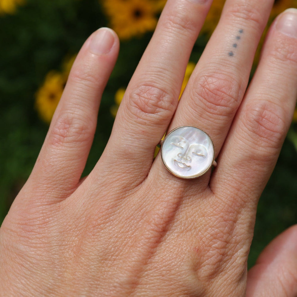 
                      
                        RNG-14K Lunarian Ring - Mother of Pearl
                      
                    