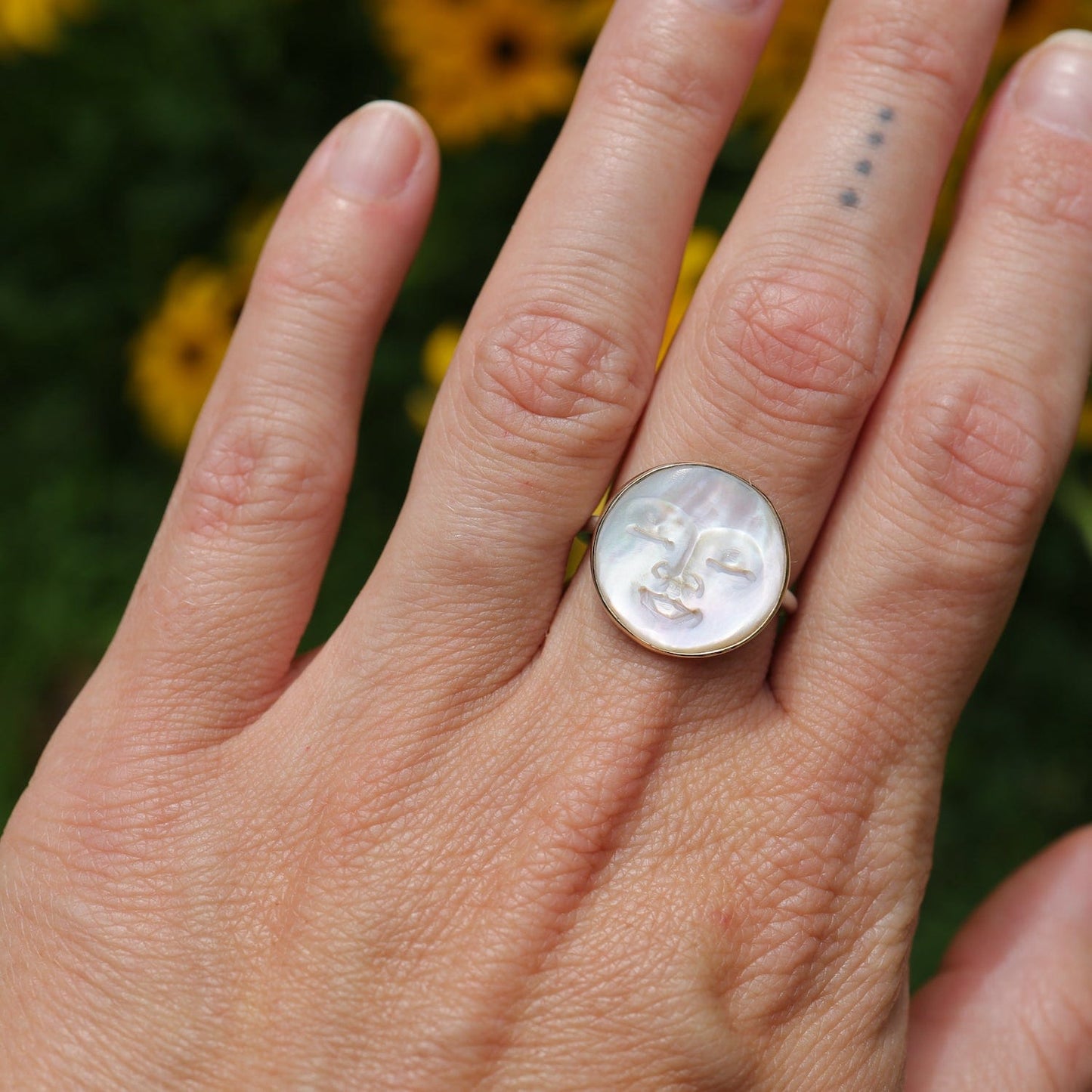 RNG-14K Lunarian Ring - Mother of Pearl