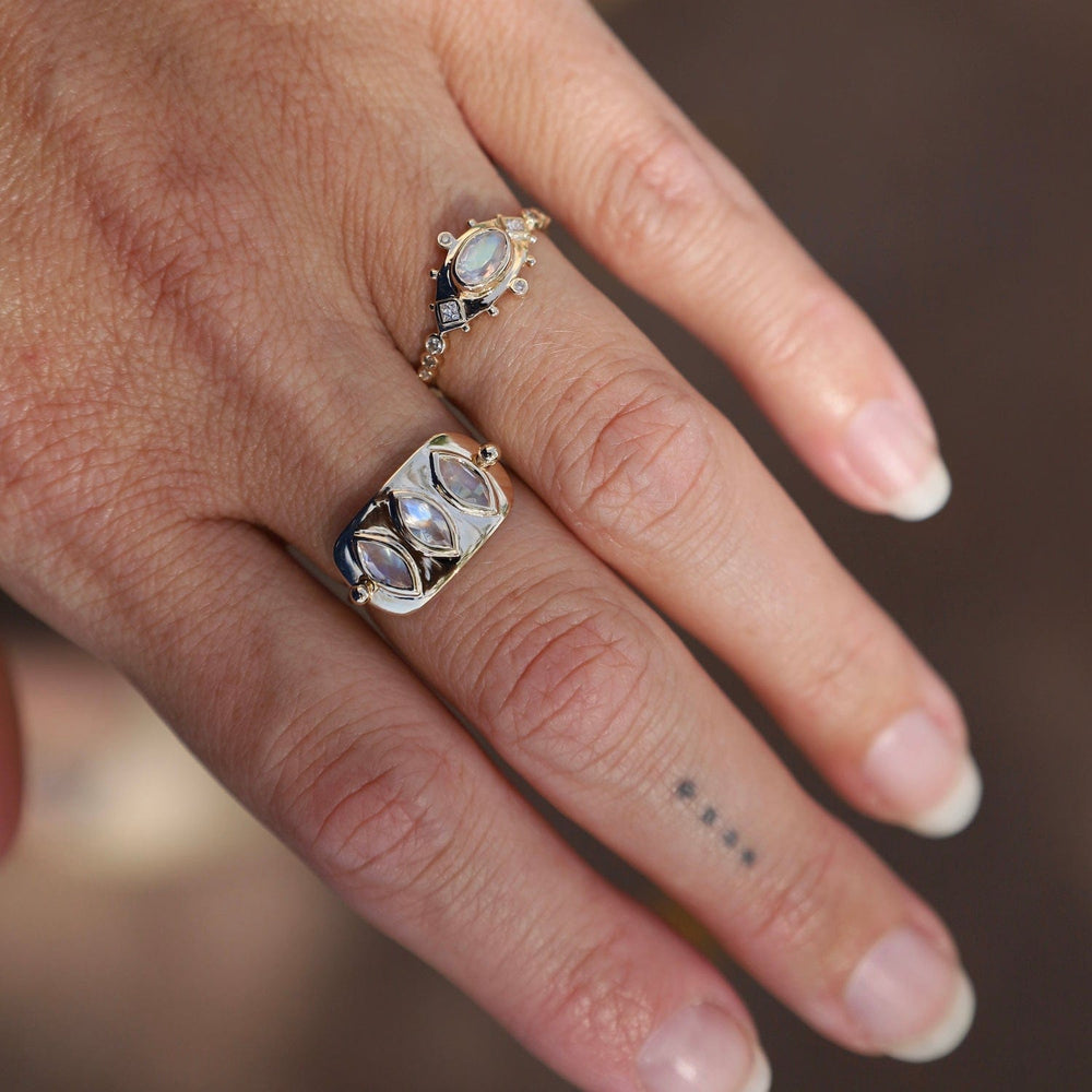 
                      
                        RNG-14K Moonstone & Diamonds Eye Ring
                      
                    