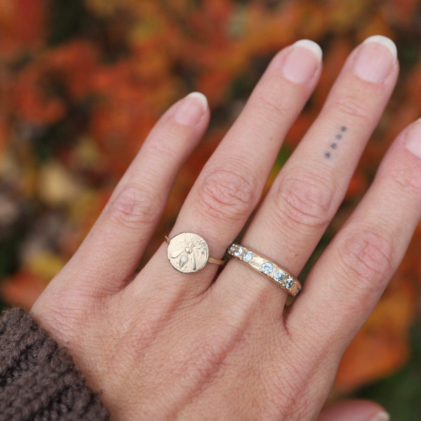 RNG-14K Small Bee Signet Ring