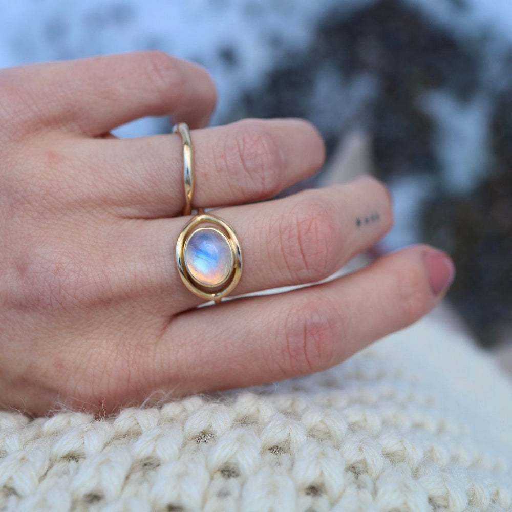 
                      
                        RNG-14K Vision Ring - Moonstone
                      
                    