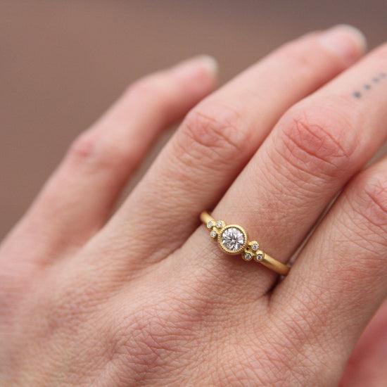 Load image into Gallery viewer, RNG-18K 18k Yellow Gold &amp;#39;Katharine&amp;#39; Diamond Ring
