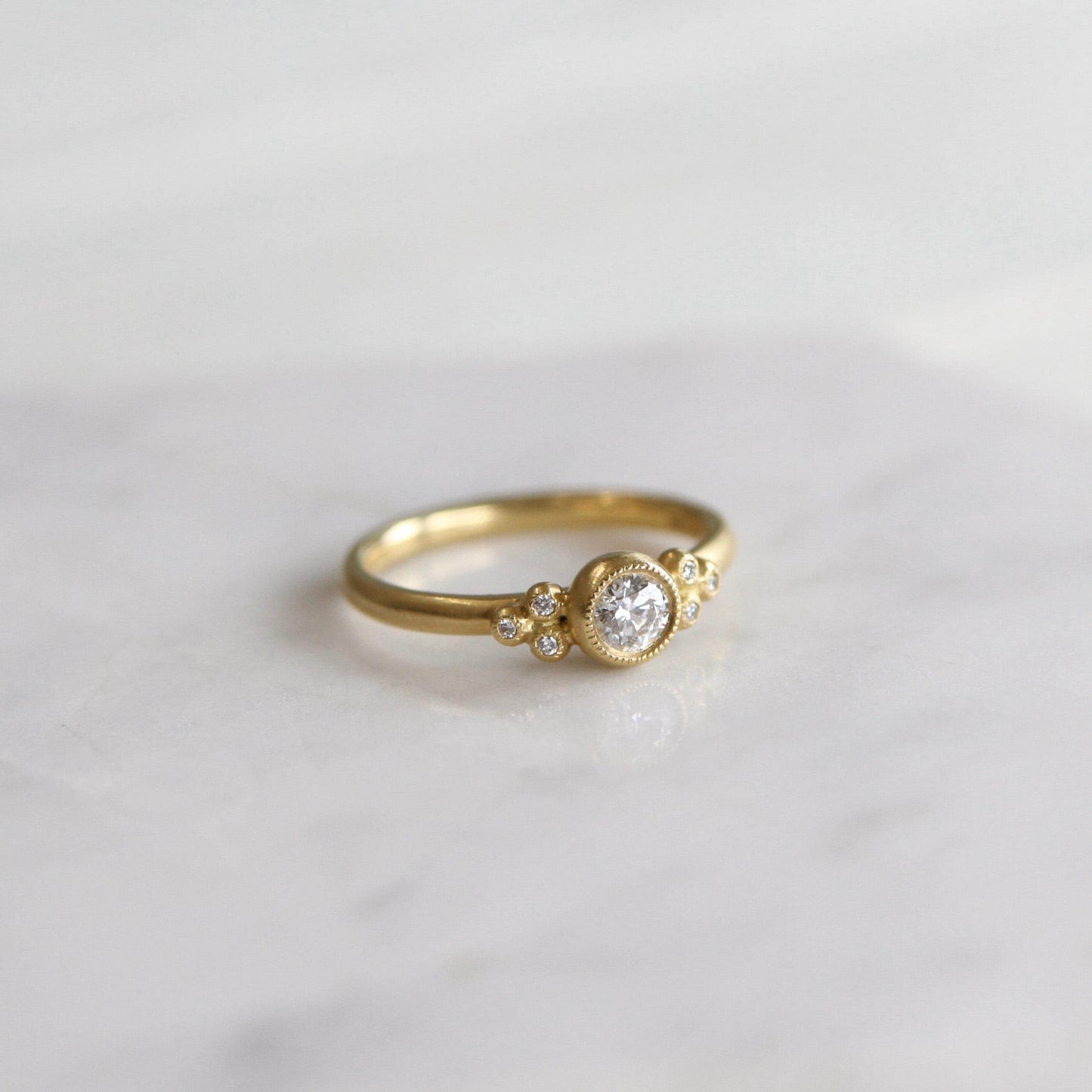 Load image into Gallery viewer, RNG-18K 18k Yellow Gold &amp;#39;Katharine&amp;#39; Diamond Ring
