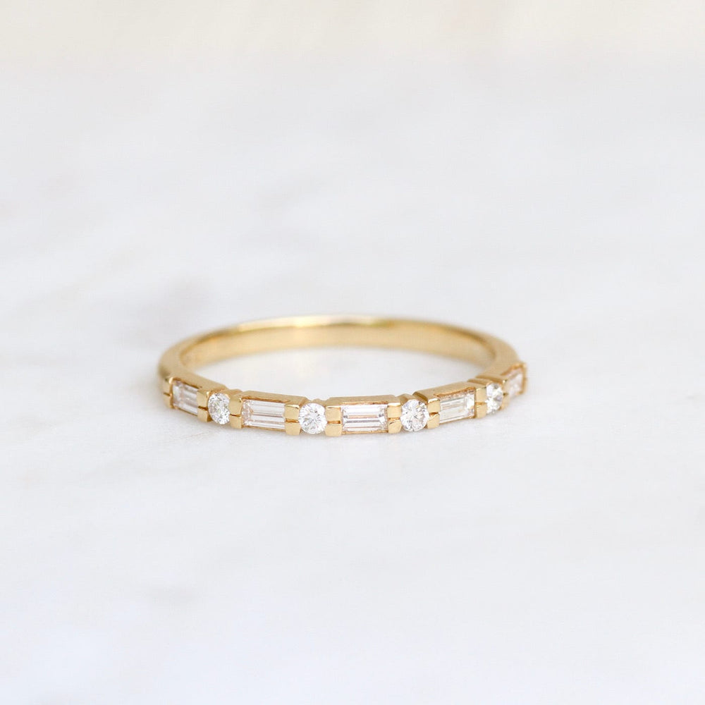 RNG-18K Baguette & Round Diamond Band