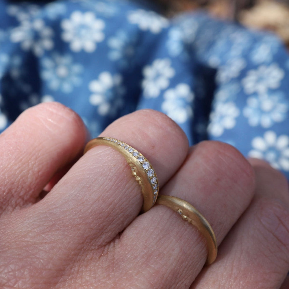 
                      
                        RNG-18K Bright Cut Diamond Pavé Crescent Moonface Ring
                      
                    