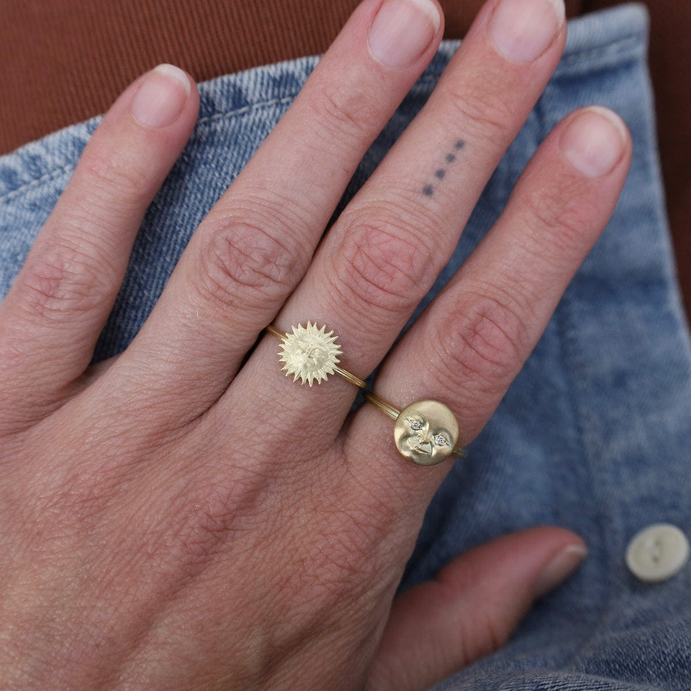 
                      
                        RNG-18K Gold Moonface Fluted Band Ring
                      
                    