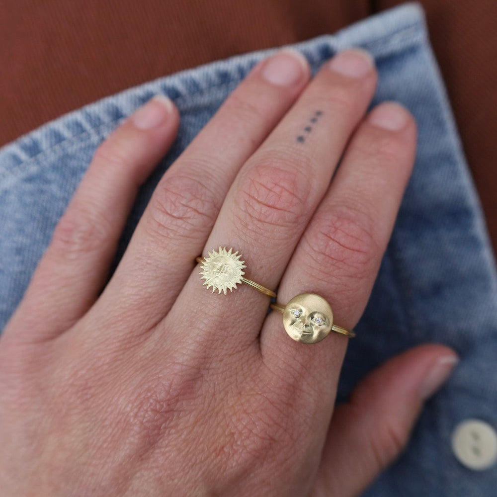 
                      
                        RNG-18K Gold Moonface Fluted Band Ring
                      
                    