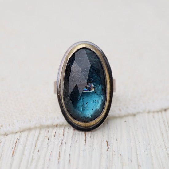 Load image into Gallery viewer, RNG Crescent Rim Ring in Teal Kyanite
