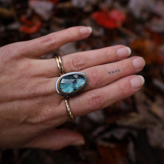 Load image into Gallery viewer, RNG Crescent Rim Ring in Teal Kyanite
