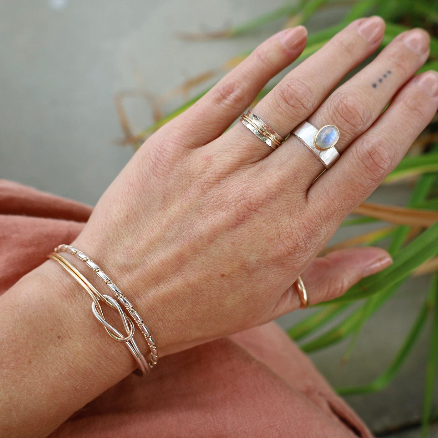 Amazon.com: The Hera Stack | Set of 7 Mixed Metal Textured Thin Stacking  Rings in Silver and Gold | Comfort Fit | USA Sizes 4-12 (8) : Handmade  Products