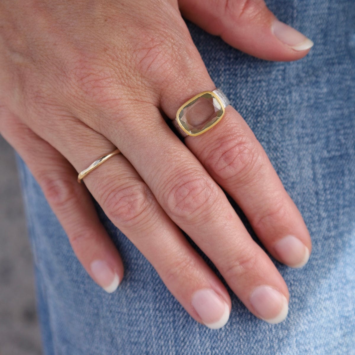RNG-GPL Gold Bezel Green Amethyst Silver Textured Band Ring
