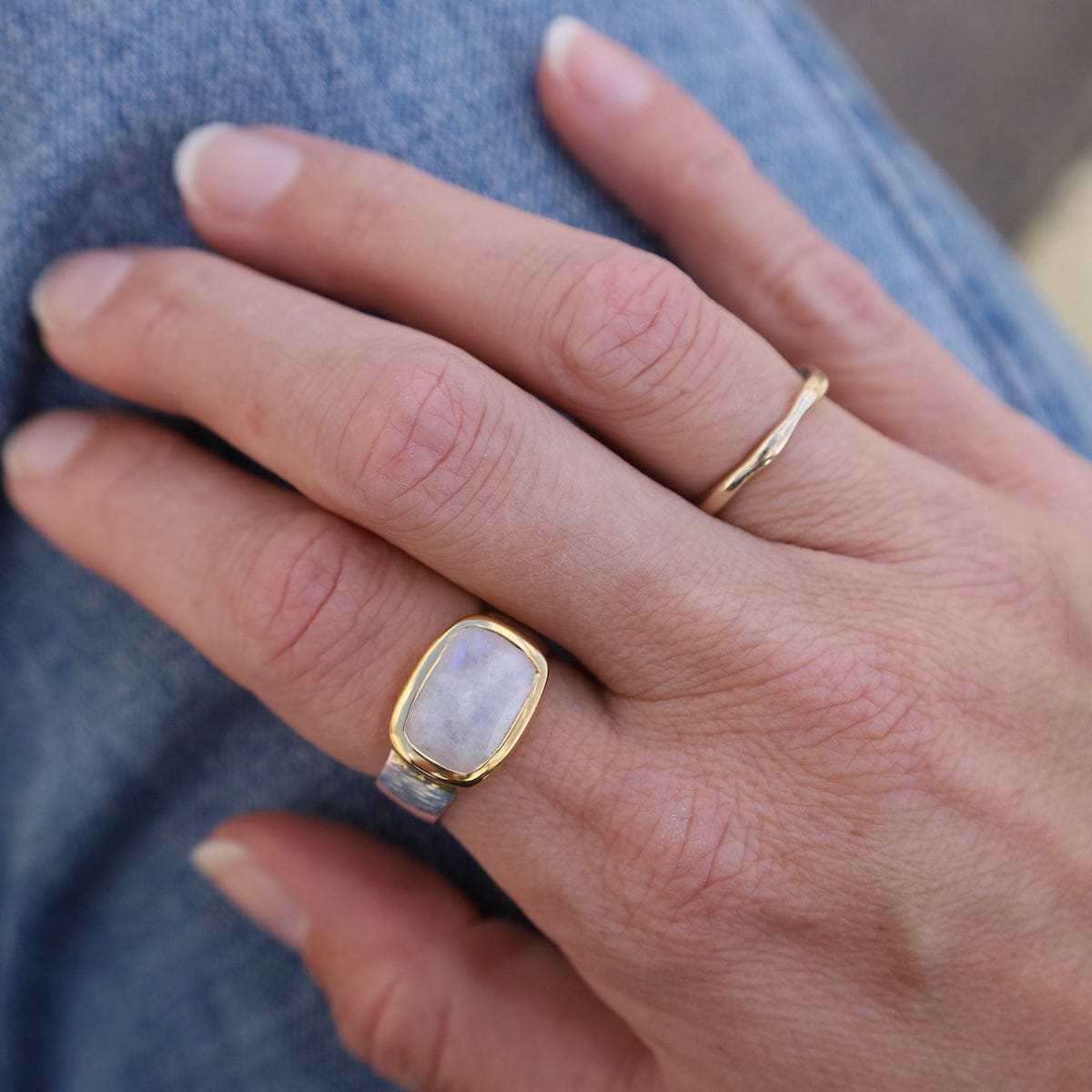 RNG-GPL Gold Bezel Rainbow Moonstone Silver Textured Band Ring