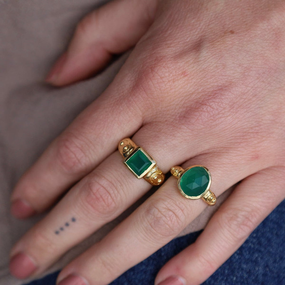 
                      
                        RNG-GPL Green Onyx Boho Oval Ring
                      
                    