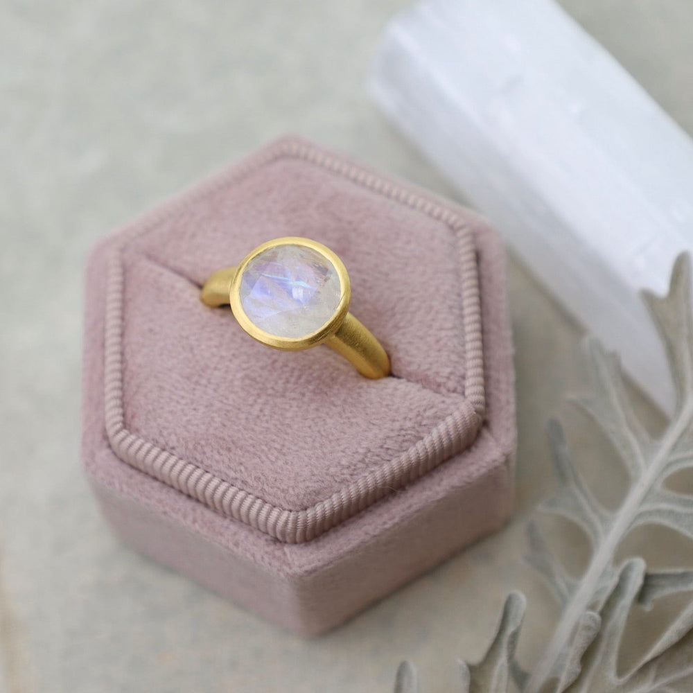 
                  
                    RNG-GPL Joy Rainbow Moonstone Ring
                  
                