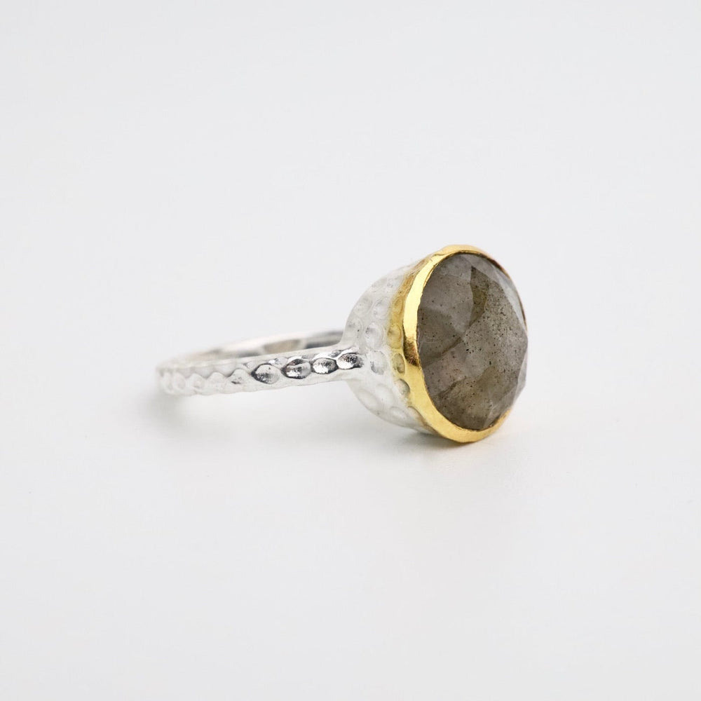 
                  
                    RNG-GPL Labradorite Hammered Silver Ring
                  
                