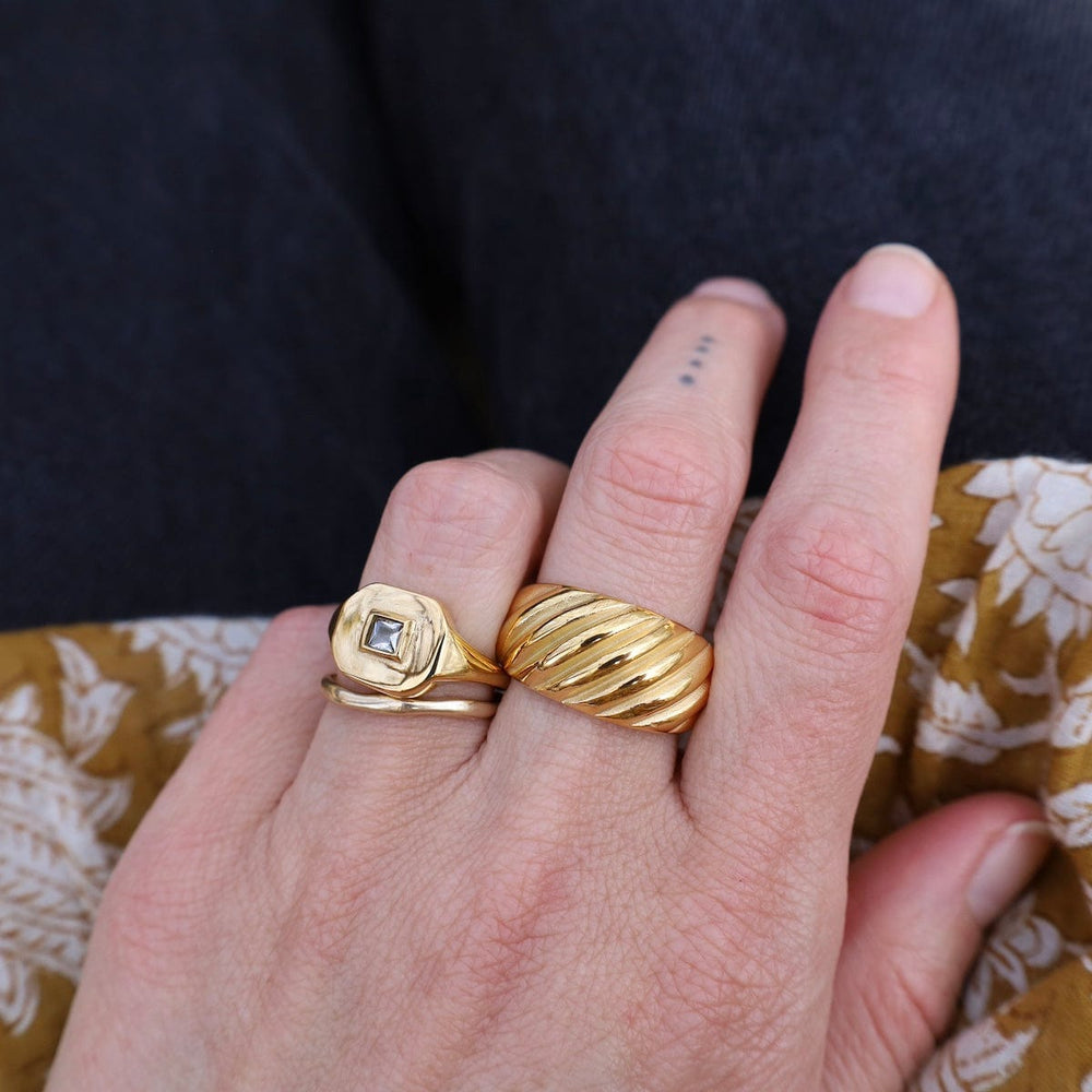 
                  
                    RNG-GPL LOU // The striated ring - 18k gold plated stainle
                  
                