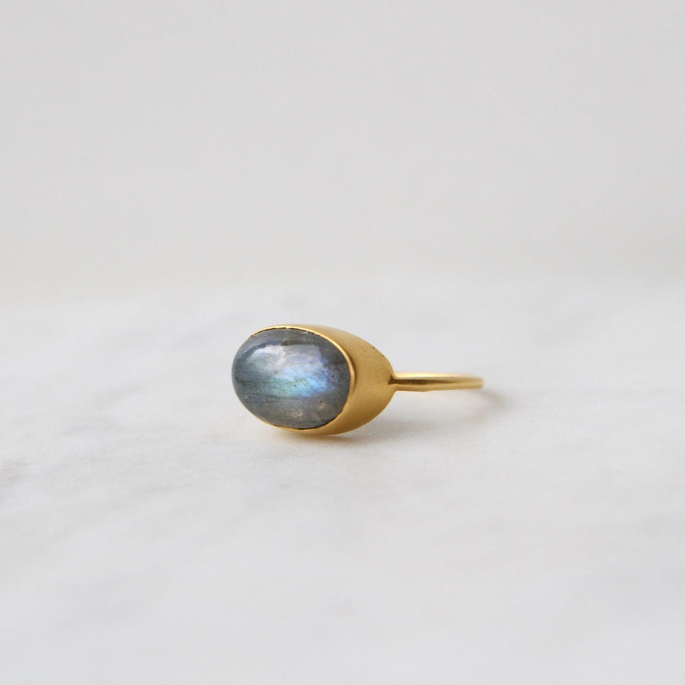 
                  
                    RNG-GPL Oval Cabachon Labradorite in Gold Plated Brass Ring
                  
                