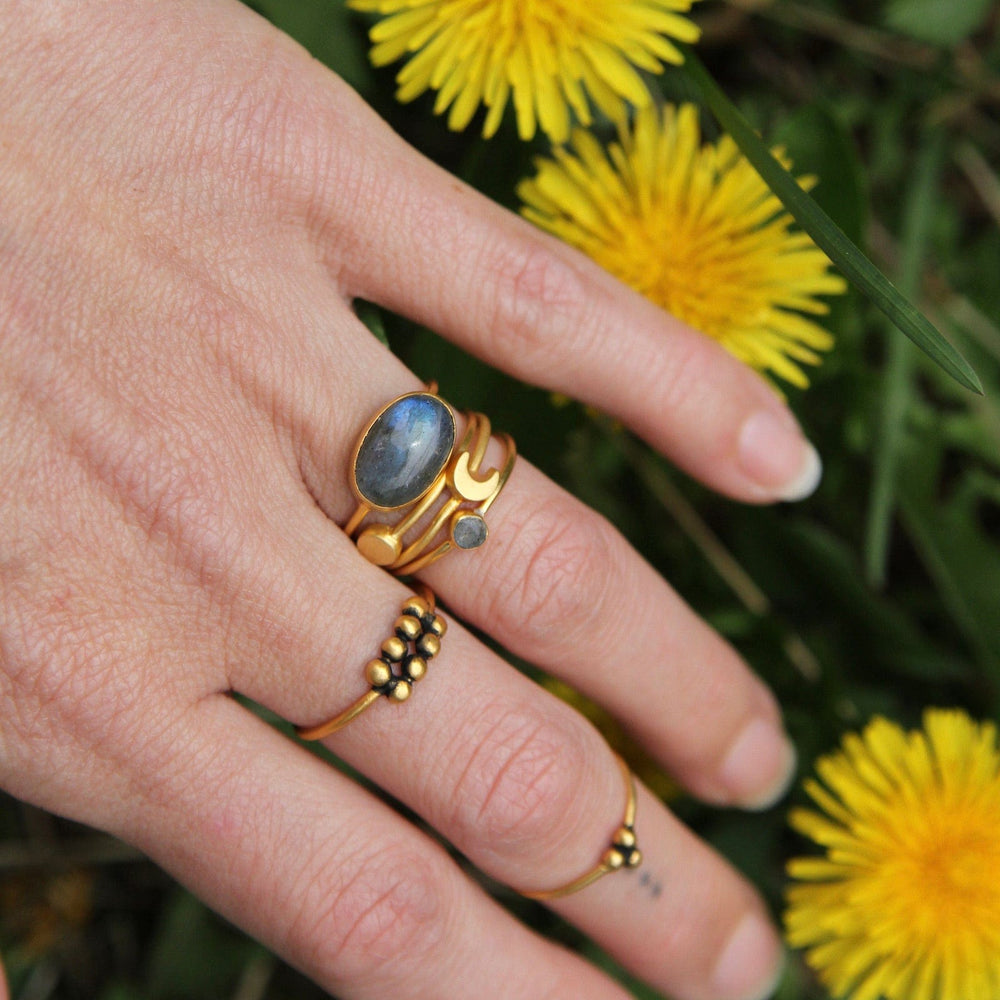 
                  
                    RNG-GPL Oval Cabachon Labradorite in Gold Plated Brass Ring
                  
                