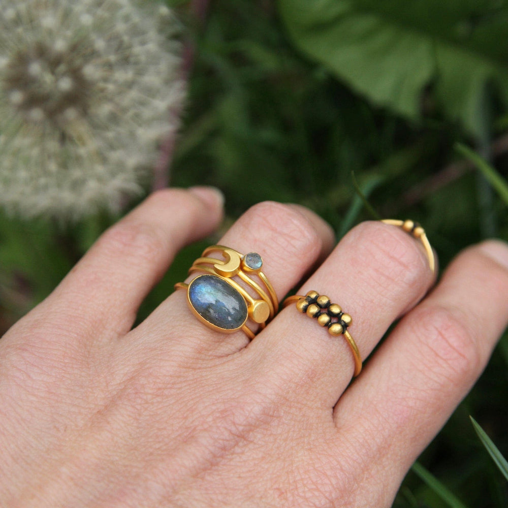 
                  
                    RNG-GPL Oval Cabachon Labradorite in Gold Plated Brass Ring
                  
                