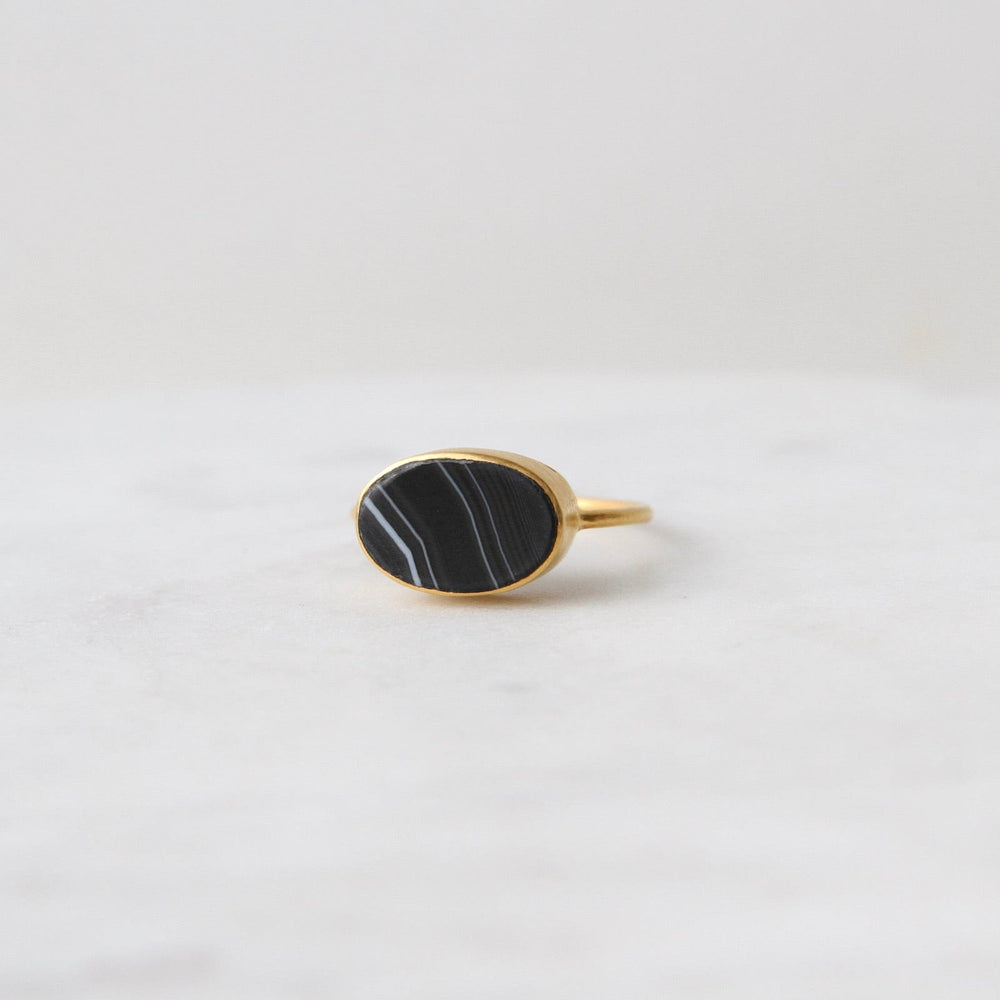 
                      
                        RNG-GPL Oval Flat Cut Banded Black Onyx in Gold Plated Bra
                      
                    