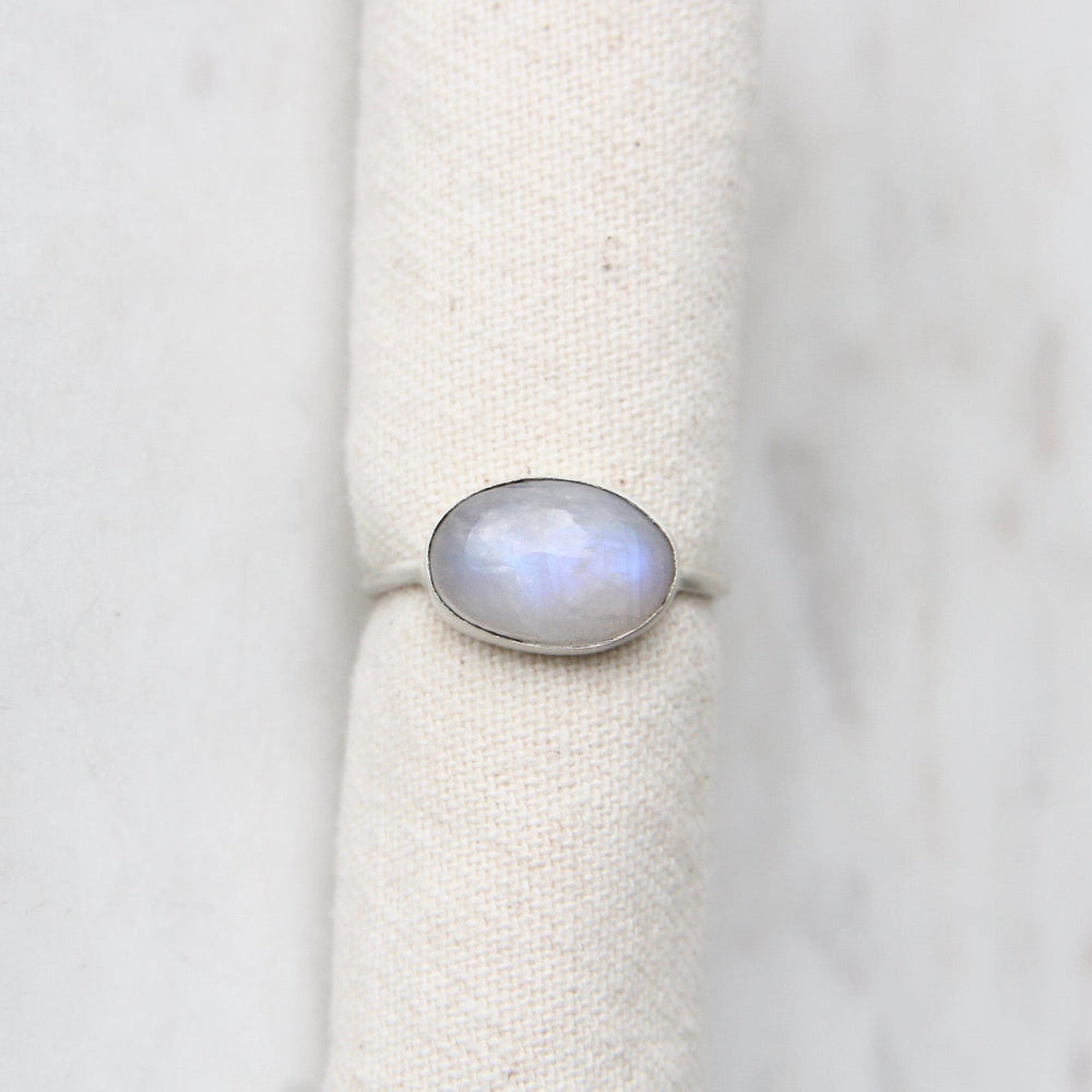 
                      
                        RNG Oval Cabachon Rainbow Moonstone in Sterling Silver Ring
                      
                    