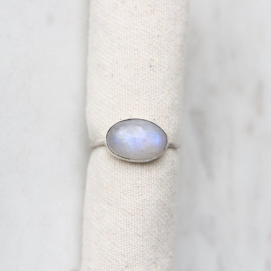 RNG Oval Cabachon Rainbow Moonstone in Sterling Silver Ring