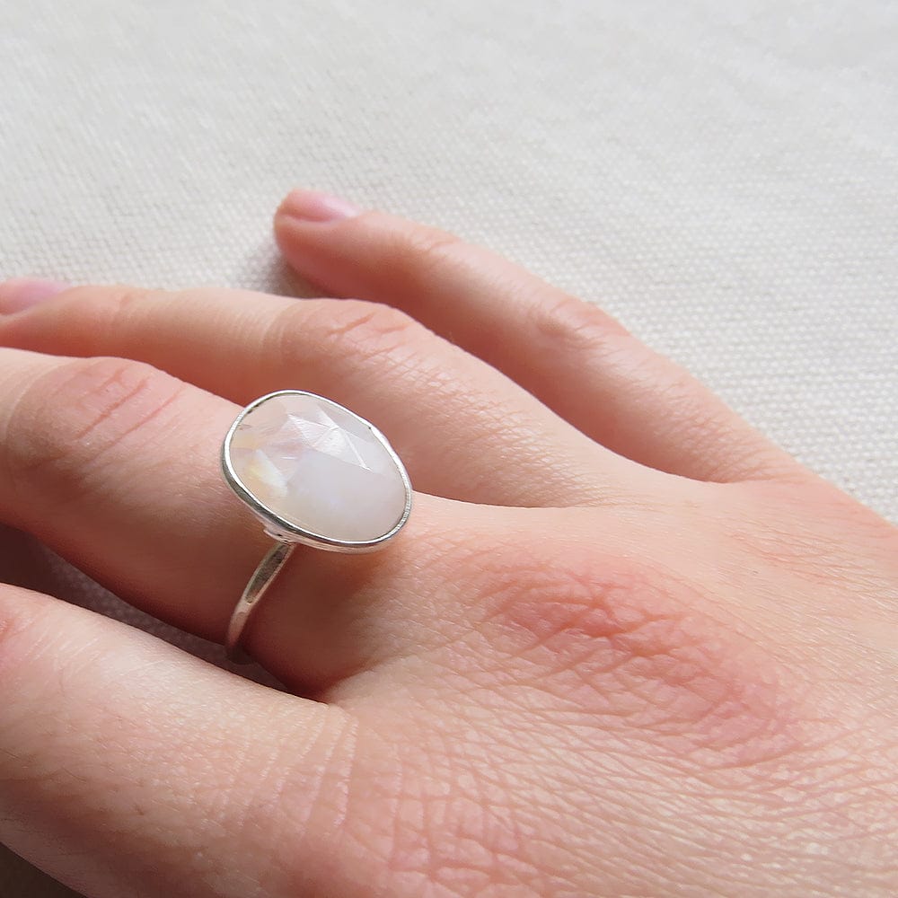 
                  
                    RNG SILVER CUT MOONSTONE RING
                  
                