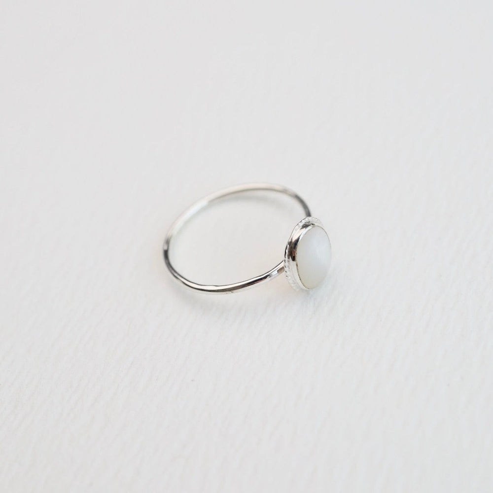 
                  
                    RNG Small Oval Mother of Pearl Silver Ring
                  
                