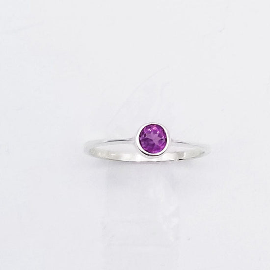 Load image into Gallery viewer, RNG STERLING SILVER RHODOLITE ROUND BEZEL SET RING
