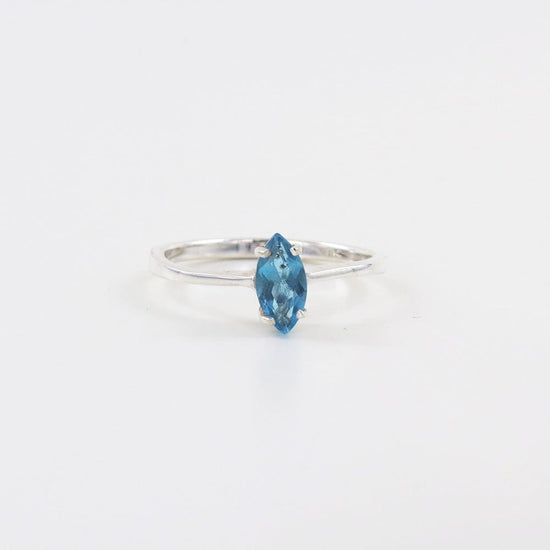 Load image into Gallery viewer, RNG STERLING SILVER RING WITH MARQUISE SWISS BLUE TOPAZ
