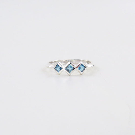 Load image into Gallery viewer, RNG STERLING SILVER RING WITH SWISS BLUE TOPAZ
