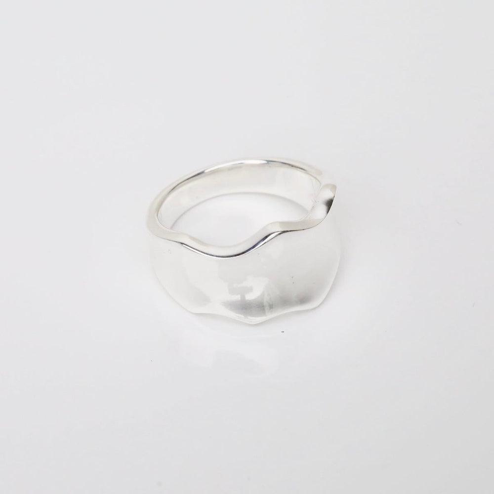 RNG Sterling Silver Shiny Wide Wavy Band Ring