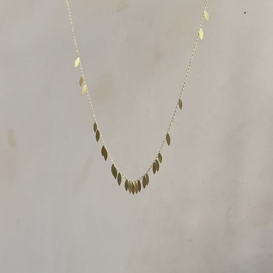 Load and play video in Gallery viewer, Scattered Leaf Necklace - 18k Yellow Gold
